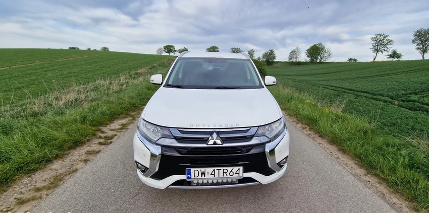 Mitsubishi Outlander cena 63500 przebieg: 305784, rok produkcji 2016 z Wrocław małe 121